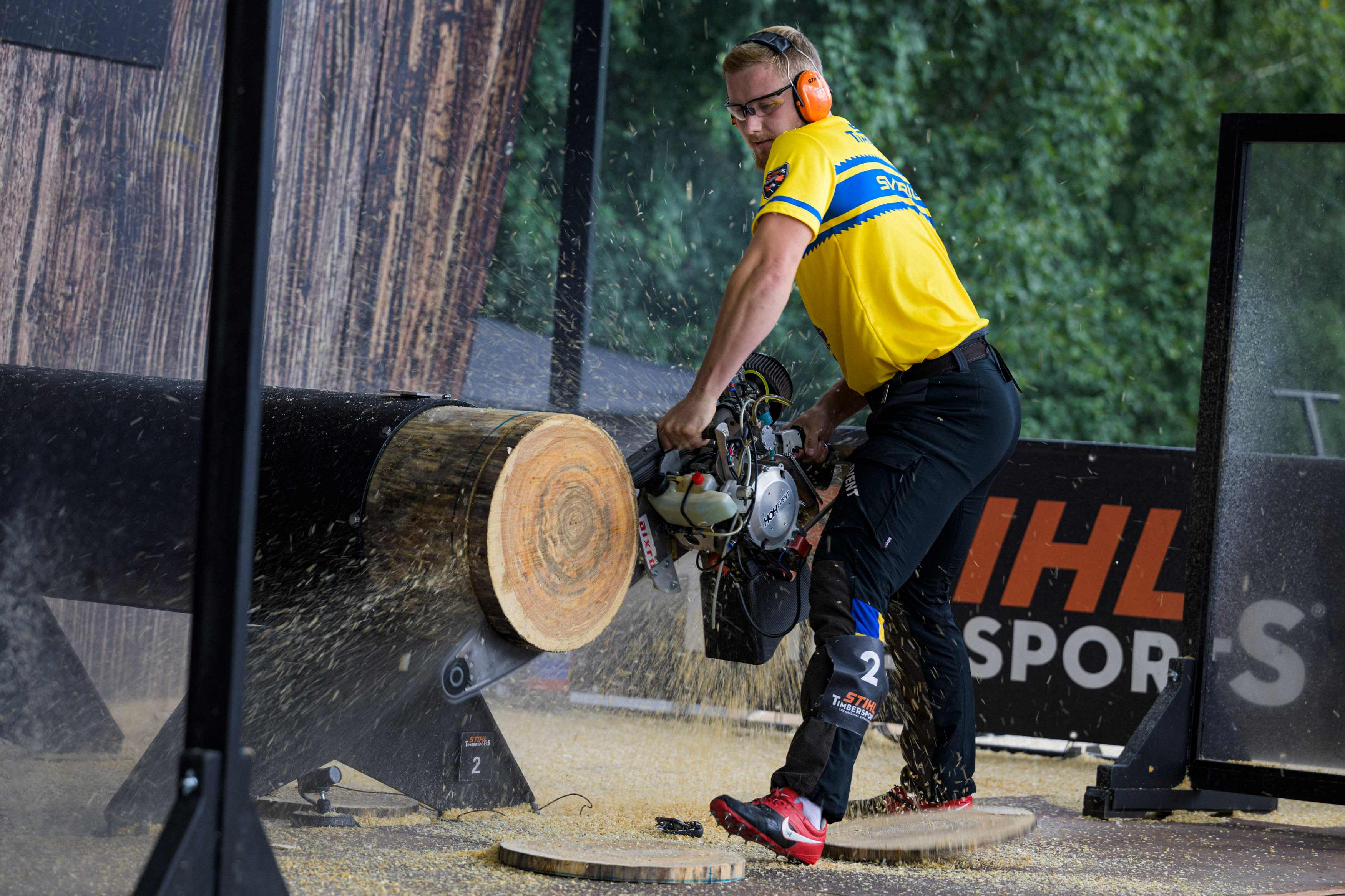 The reigning Nordic Champion Emil Hansson on the Hot Saw.